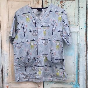 Tafford Medium Sloth Scrubs Top